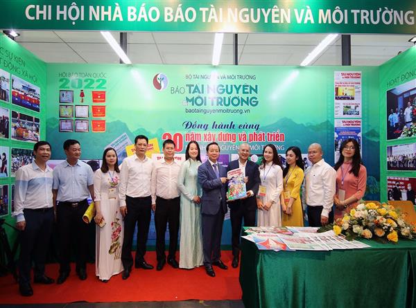 Bộ trưởng Trần Hồng Hà thăm Triển lãm Hội Báo toàn quốc năm 2022